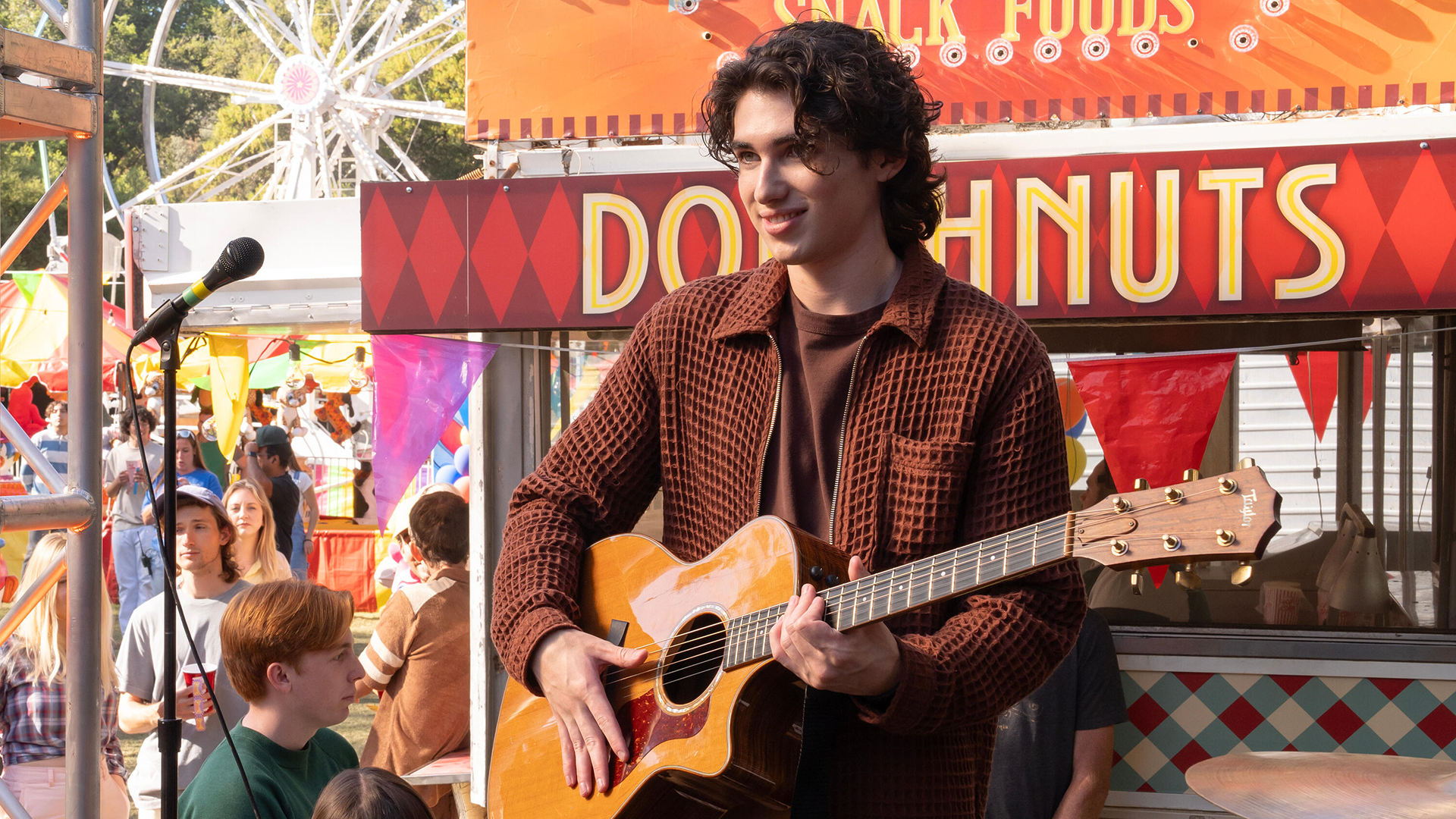 Jeremy Bradford (Charlie Evans) in a scene from Paradise Season 2, Hulu