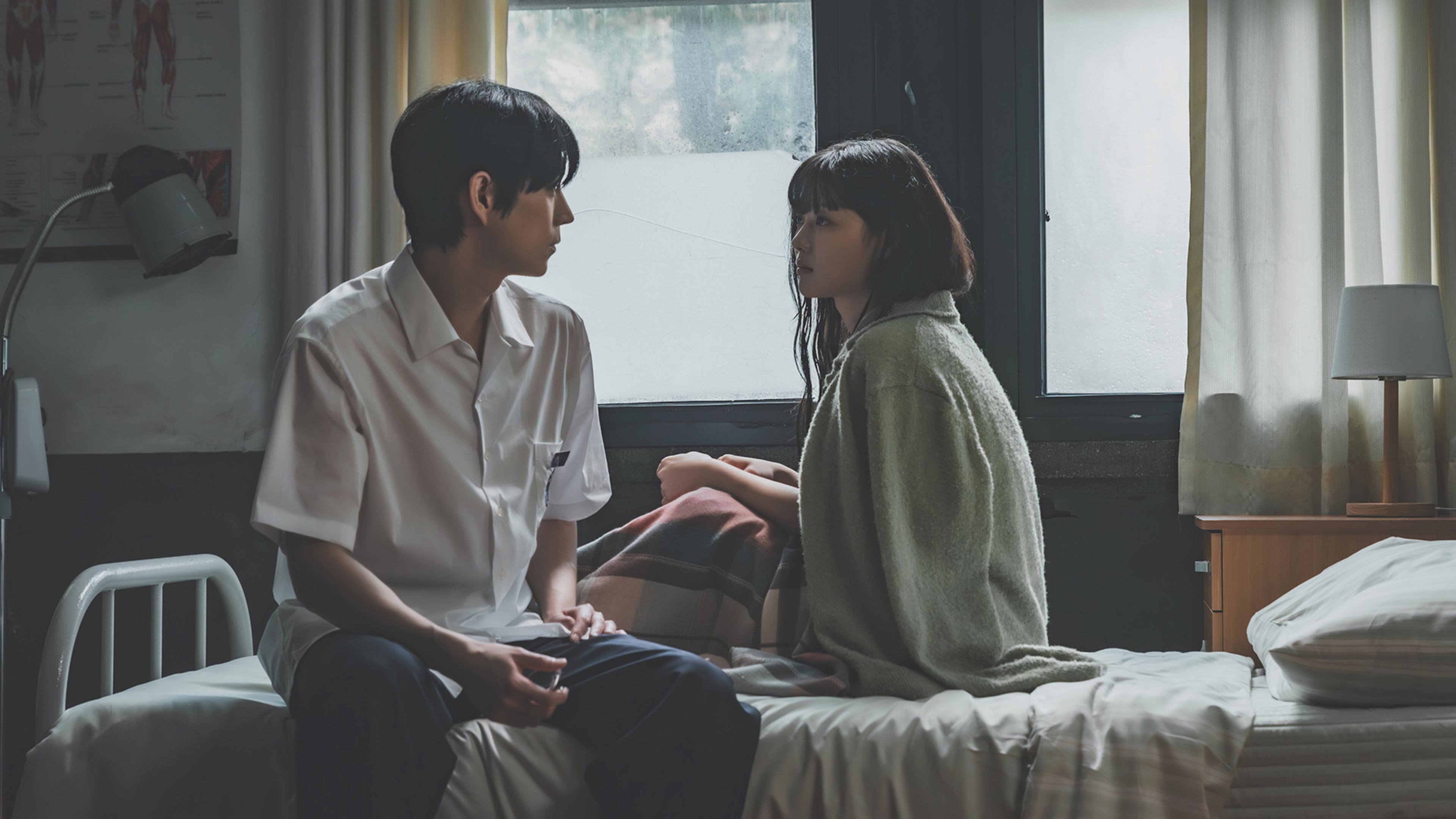  保健室で向かい合う『親愛なるX』のペク・アジン（キム・ユジョン）とユン・ジュンソ（キム・ヨンデ）