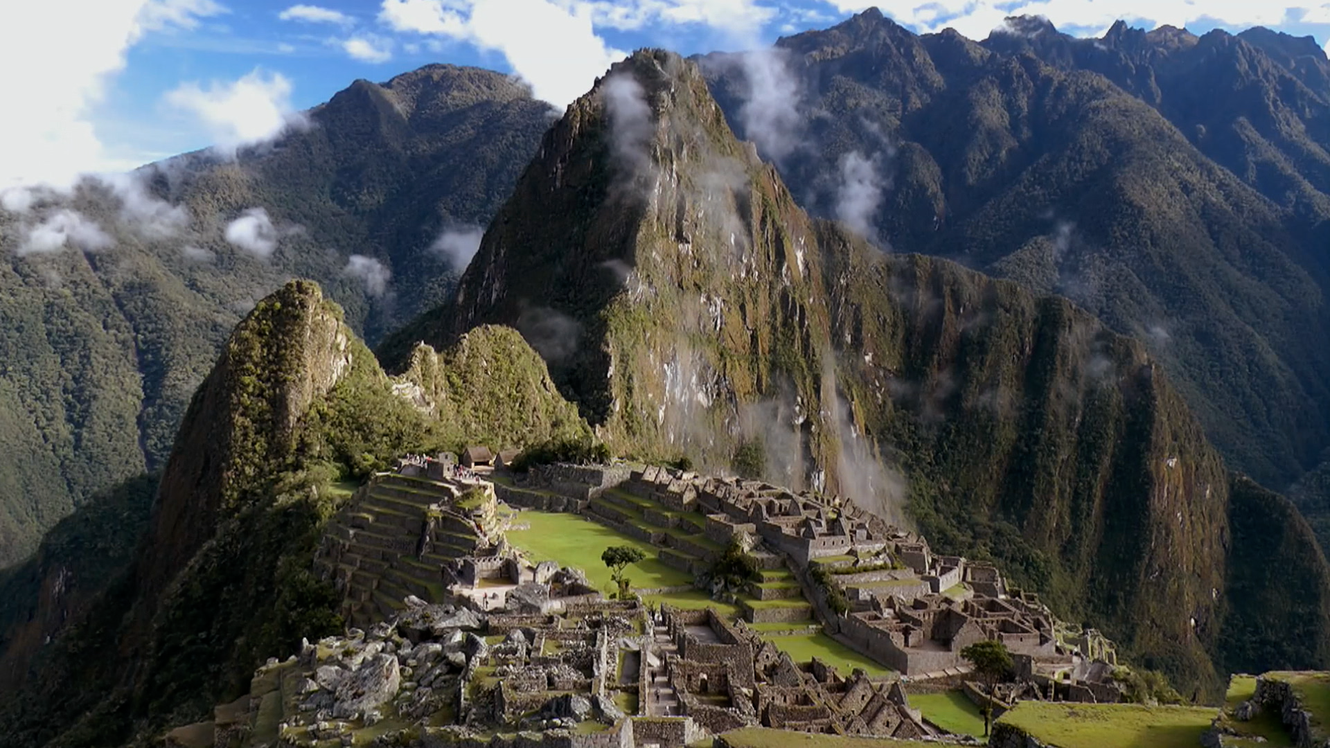 This image shows the world-renowned Incan citadel of Machu Picchu, located high in the Andes Mountains of Peru