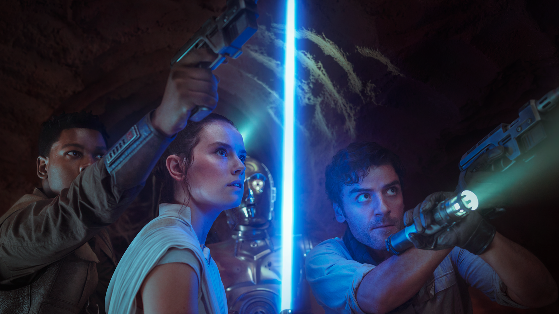 Rey (Daisy Ridley) and Poe Dameron (Oscar Isaac) in Star Wars: The Rise of Skywalker