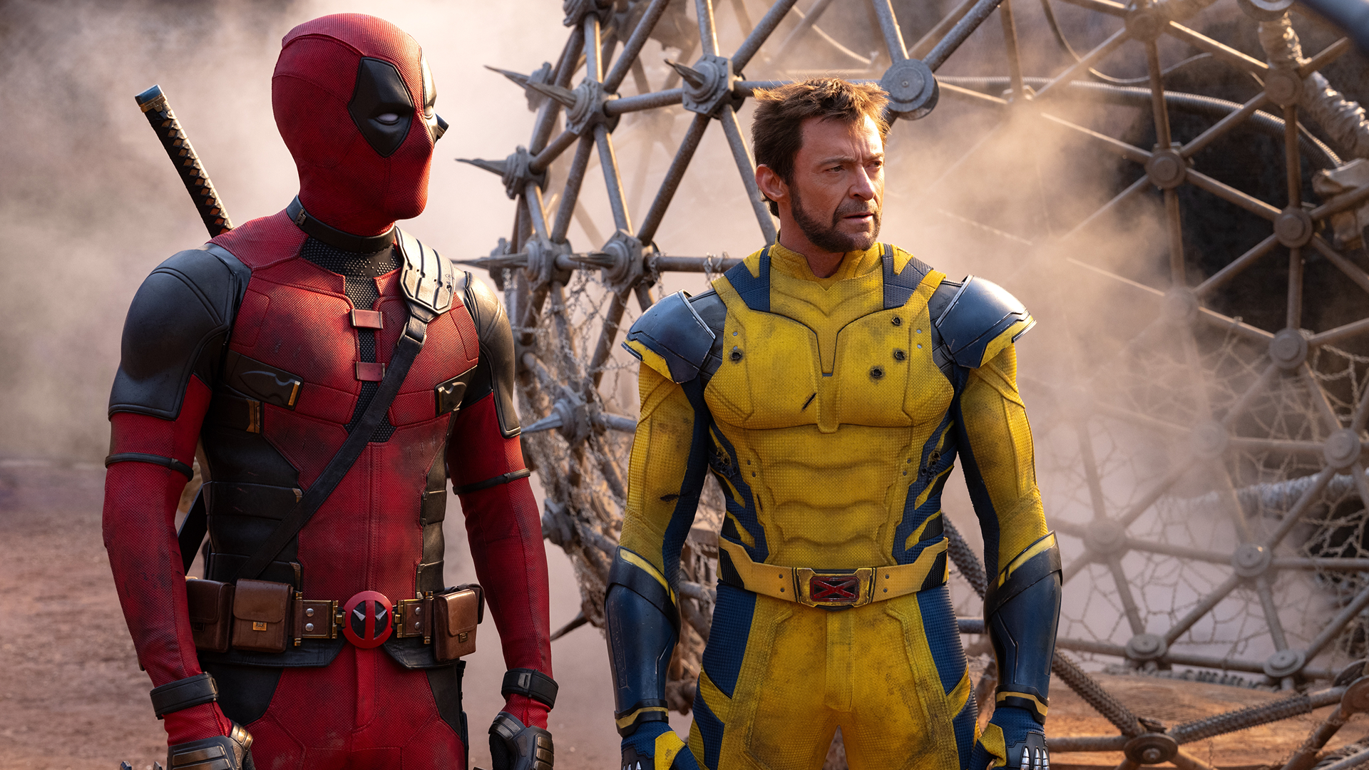 虚空を背景に、デッドプール（ライアン・レイノルズ）とウルヴァリン（ヒュー・ジャックマン）が遠くを見つめている。