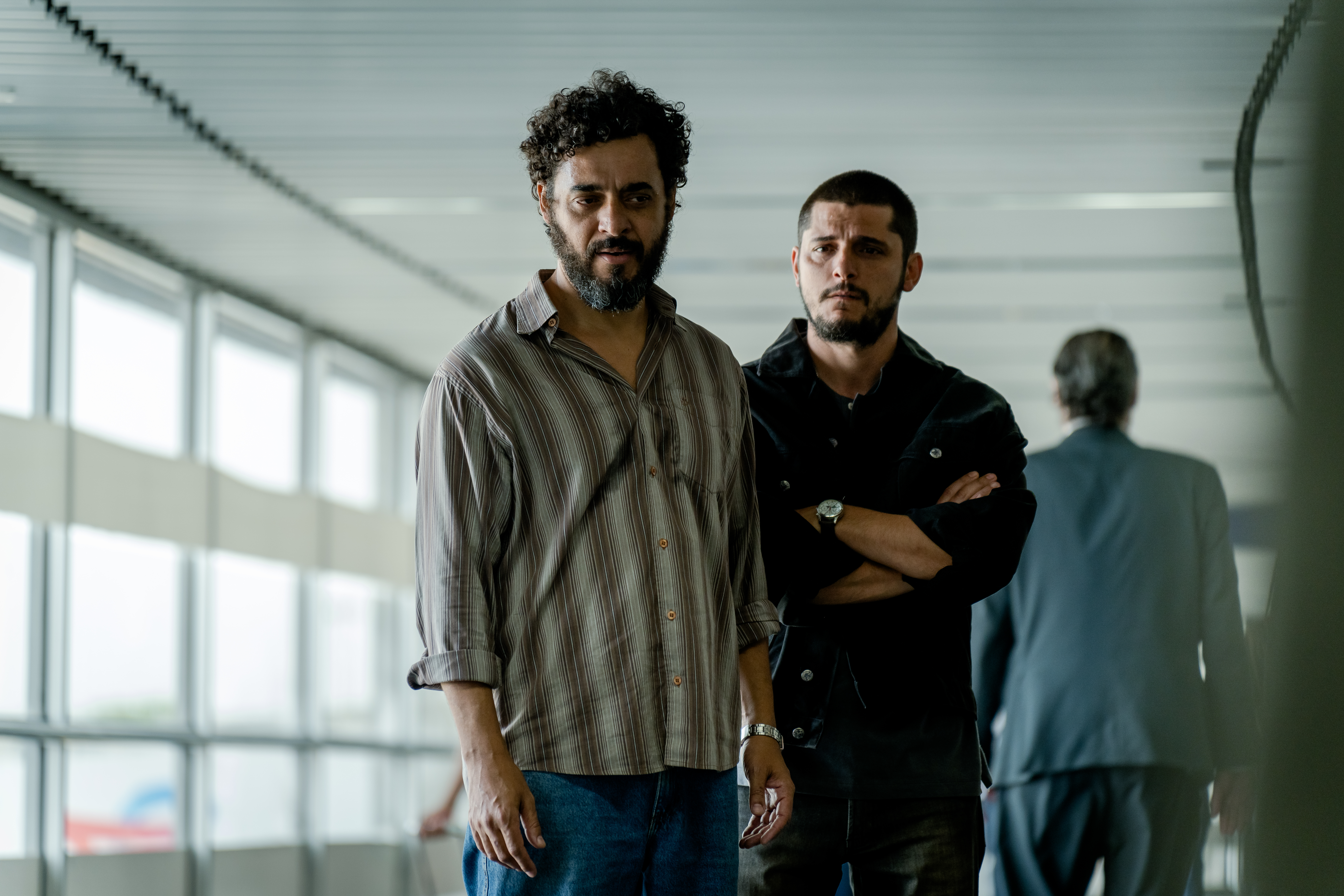 Os atores Rui Ricardo Diaz (Victor Morello) e Bruno Gissoni (Santos) de Impuros, série original do Disney+