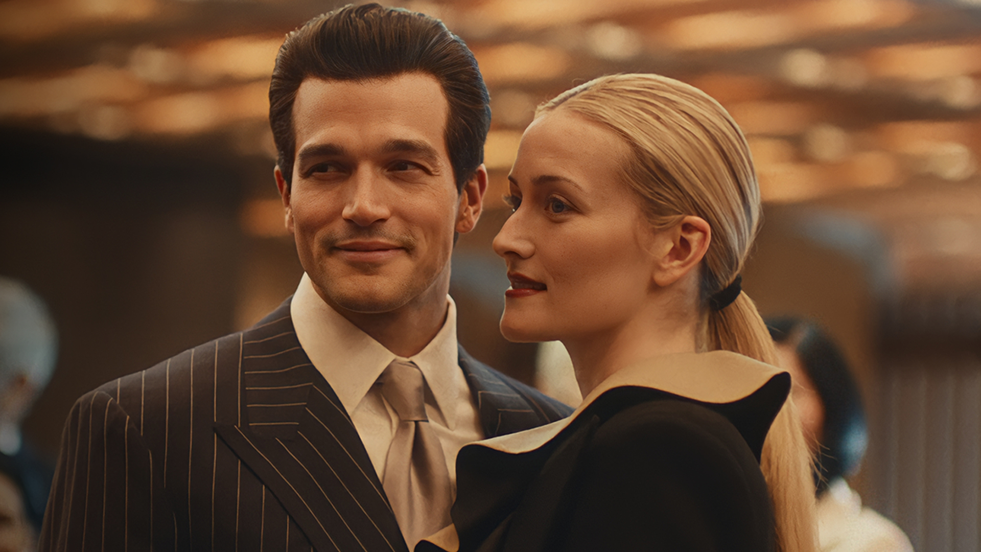 Paul Anthony Kelly as JFK Jr. and Sarah Pidgeon as Carolyn Bessette in Love Story: John F. Kennedy Jr. & Carolyn Bessette