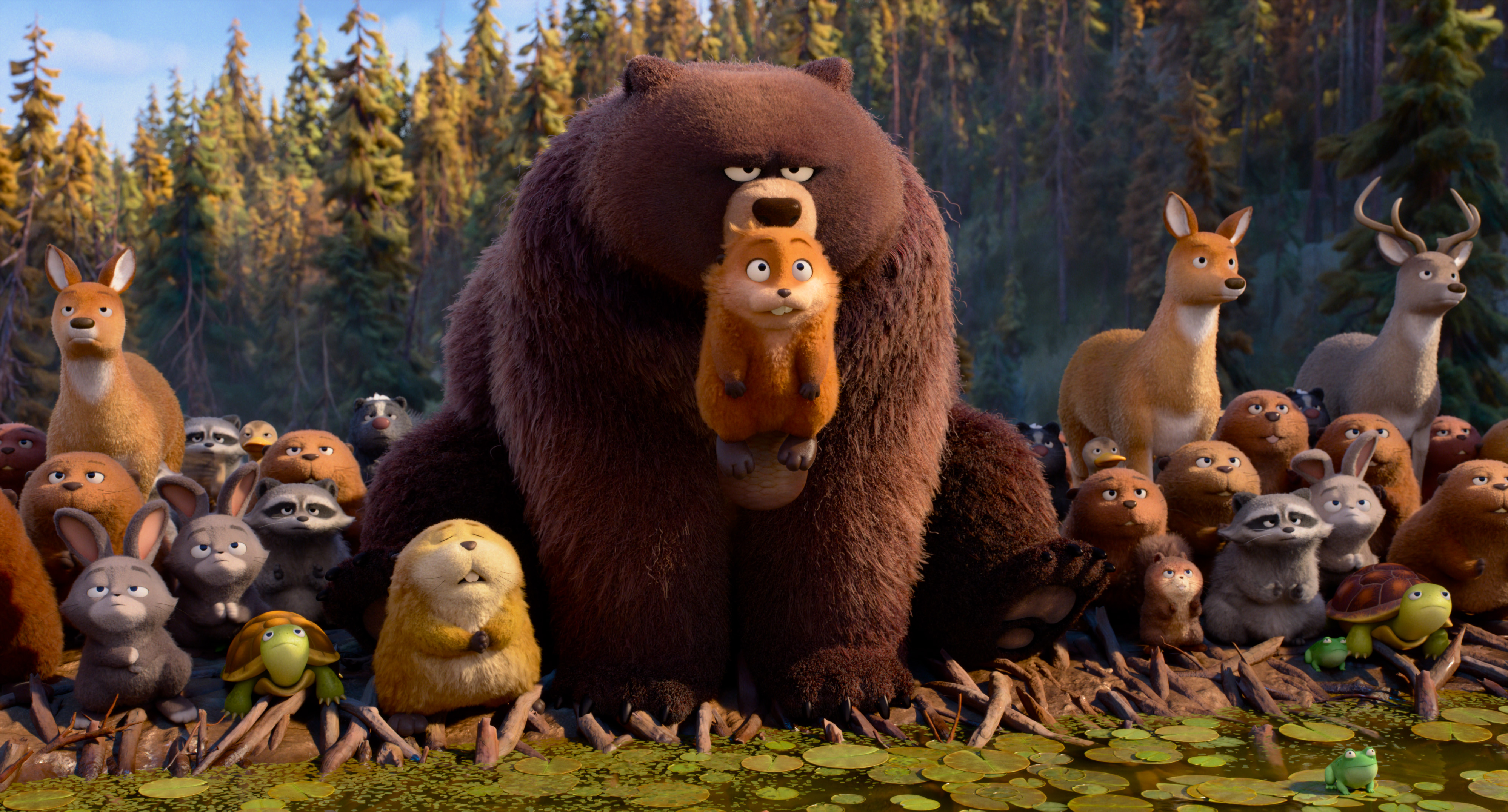 Um urso segura Mabel (na forma de castora) com os dentes, cercado por outros animais da floresta, como castores, guaxinins, cervos, coelhos e tartarugas.