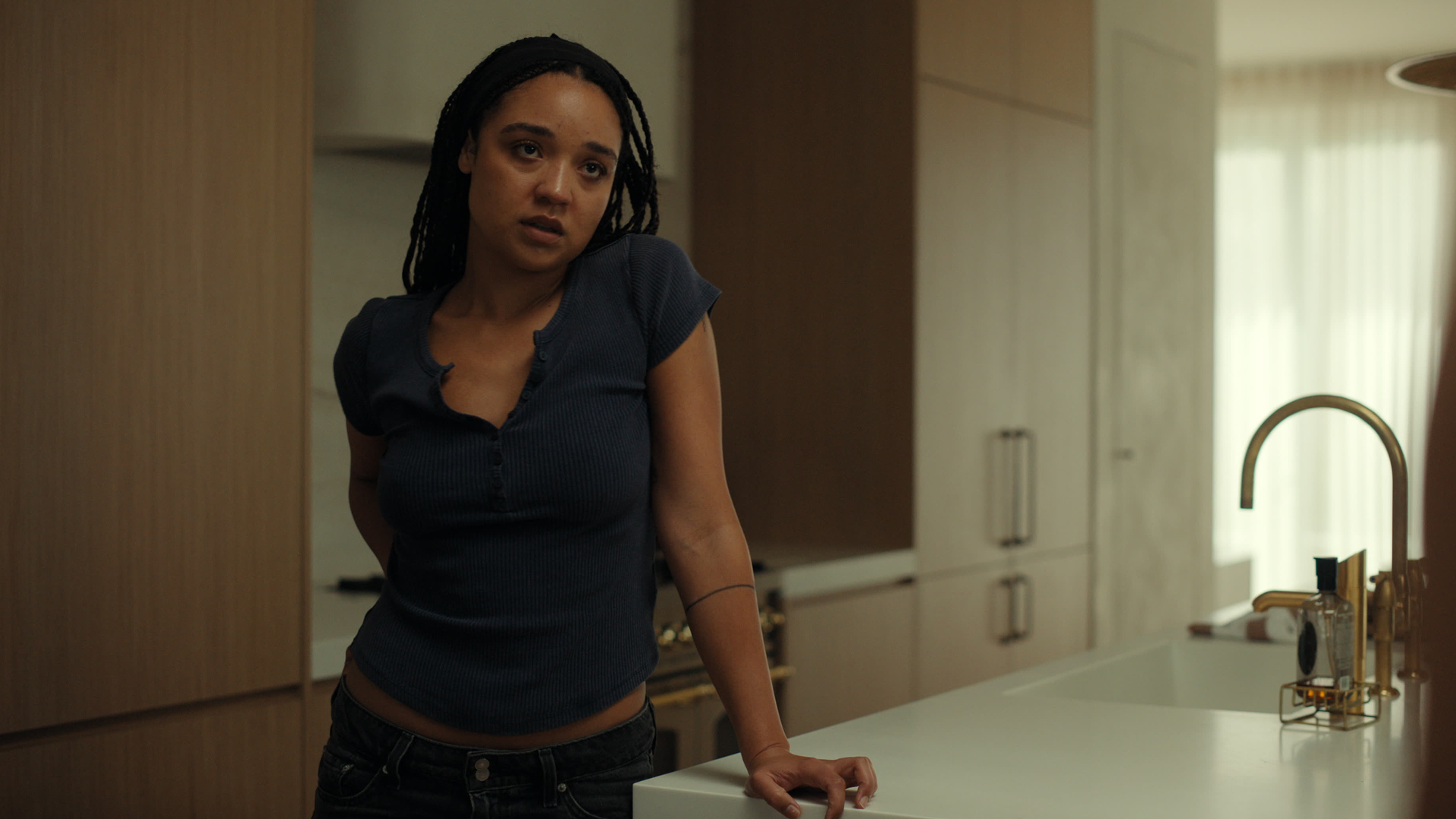 This image is an episode still from the series Watching You Season 1