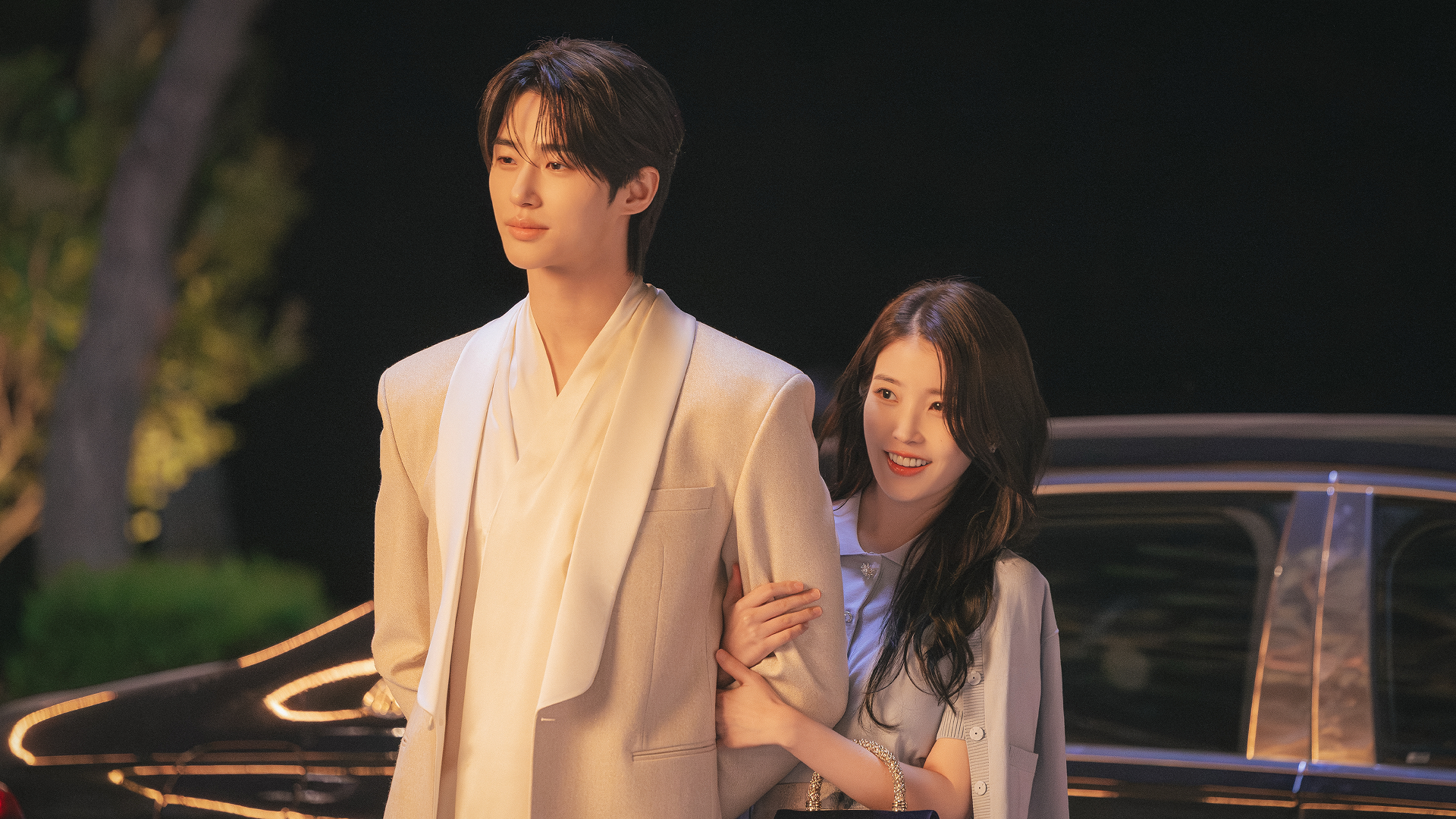 IU (Lee Ji-eun) and Byeon Woo-seok in a scene from the K-drama Perfect Crown. 