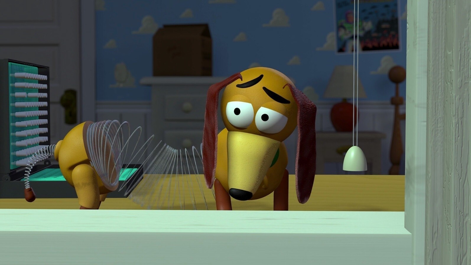 O cachorrinho Slinky, brinquedo que é personagem dos filmes Toy Story 