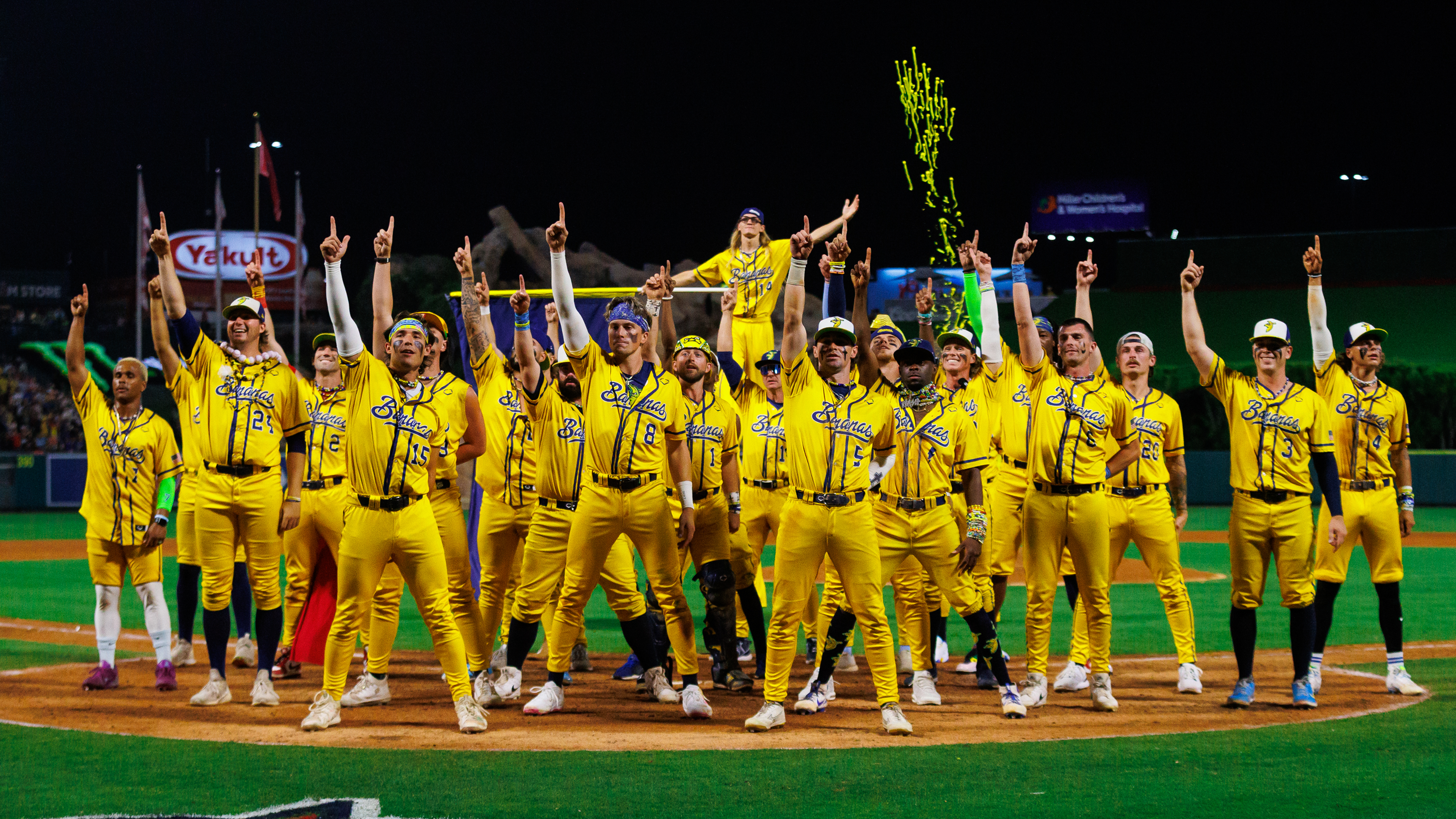 Team phot of the Bananas.