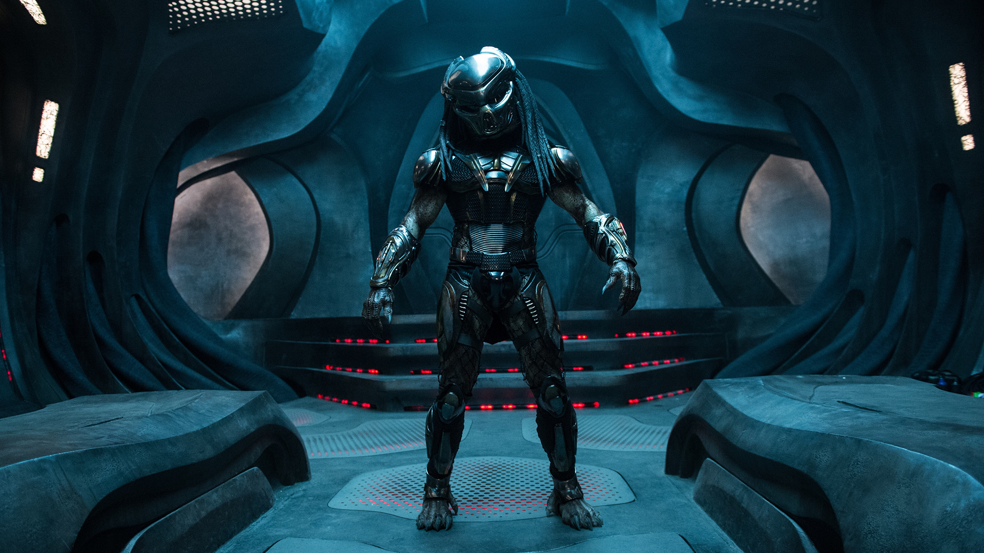El Depredador (Brian A. Prince) en una habitación futurista de ciencia ficción