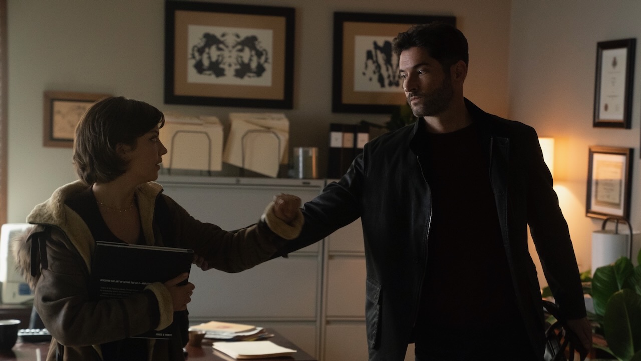 Catherine Missal as Bree, and Tom Ellis as Oliver, in Tell Me Lies Season 3.
