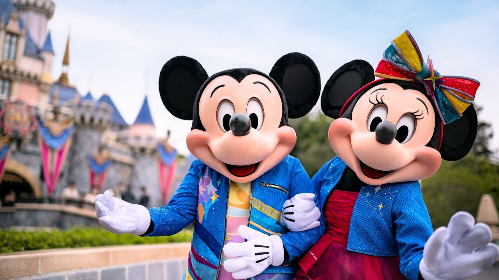 ディズニーランドのミッキーとミニー。