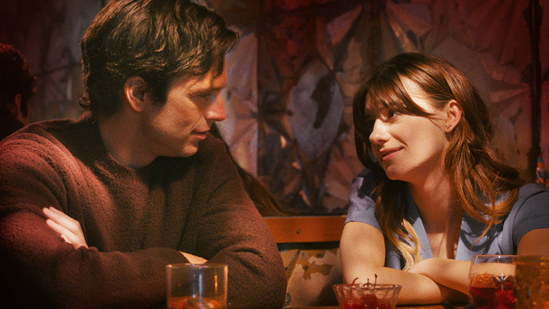 Steve (Sebastian Stan) and Noa (Daisy Edgar-Jones).