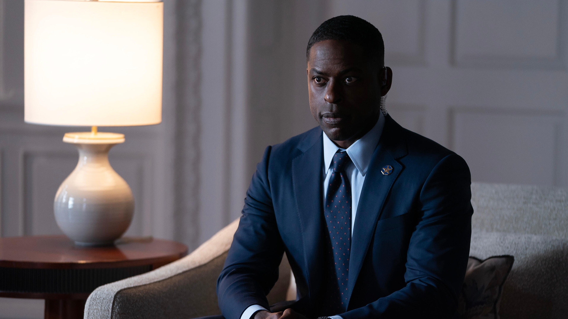 Xavier Collins (Sterling K. Brown) in Paradise Season 2