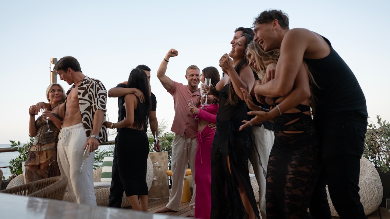 A still image from Love Overboard, a reality TV show on Hulu.